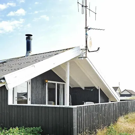 Three-bedroom Holiday In Hvide Sande 1 Bjerregard